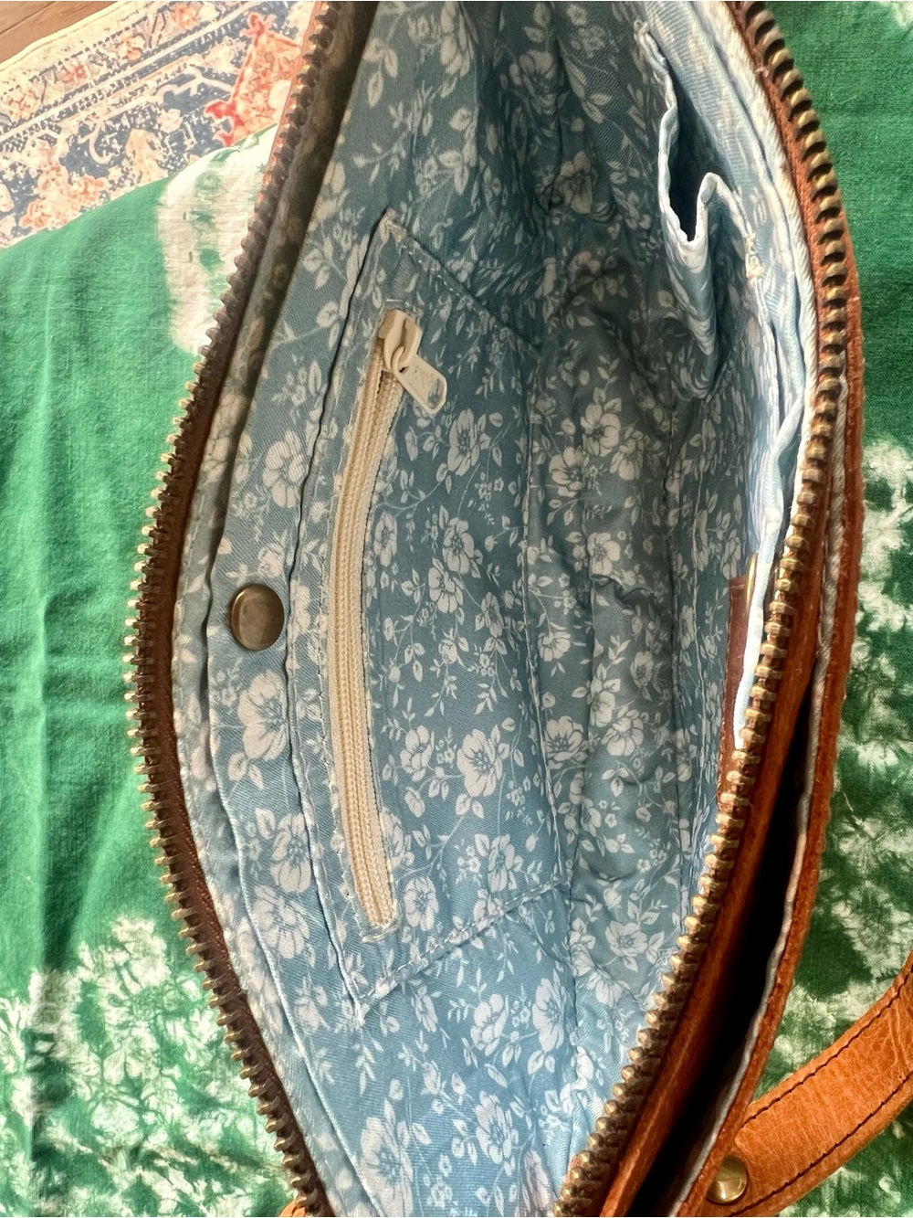 Lyons Leather Co. Vintage Honey Leather Bee Crossbody Bag - Picture 10 of 12